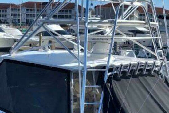 Carolina Classic 35 Yacht For Sale