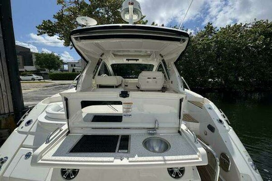 Sea Ray 350 Sundancer Coupe Yacht For Sale
