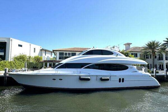 Lazzara Yachts 80 Skylounge Yacht For Sale