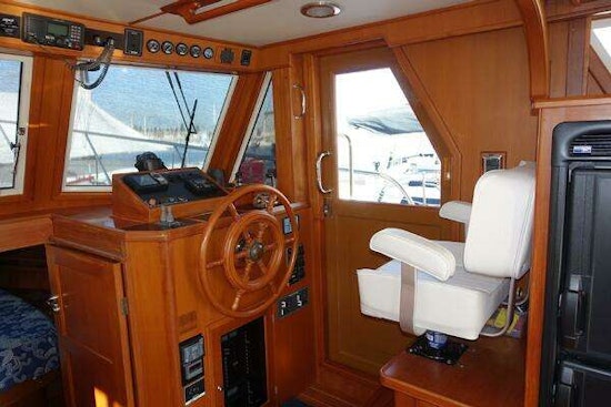 Mariner 35 Flybridge Sedan Yacht For Sale