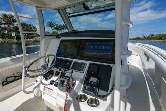 Boston Whaler 370 Outrage Yacht For Sale