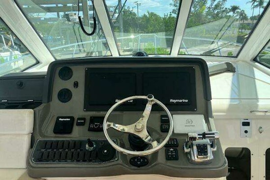 Boston Whaler 345 Conquest Yacht For Sale