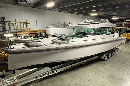 Axopar 37 XC CROSS CABIN Yacht For Sale