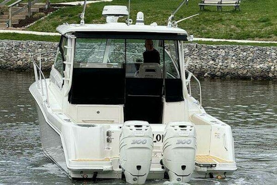 Boston Whaler 315 Conquest Yacht For Sale