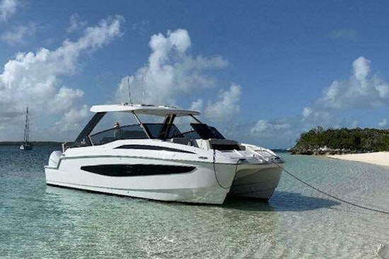 Aquila 32 Sport Yacht For Sale