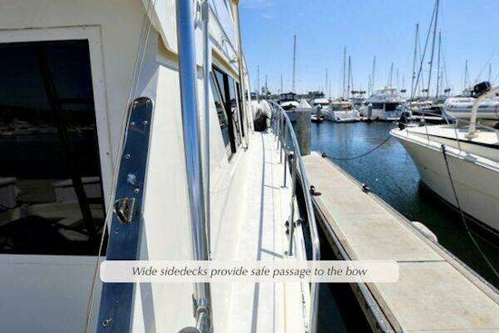 Hatteras 55 Convertible Yacht For Sale