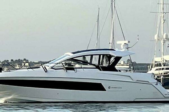 Cruisers Yachts 390 Express Coupe Yacht For Sale