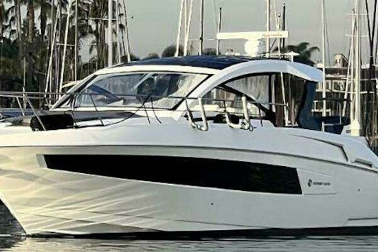 Cruisers Yachts 390 Express Coupe Yacht For Sale