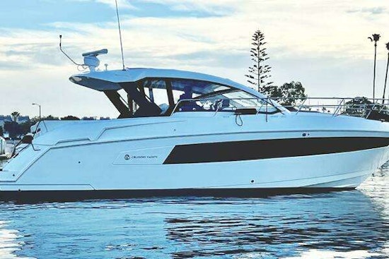 Cruisers Yachts 390 Express Coupe Yacht For Sale
