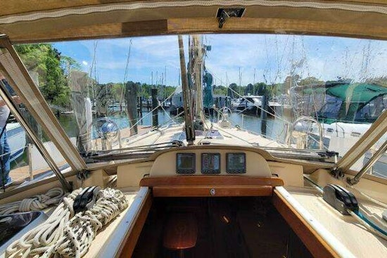 Island Packet 370 Yacht For Sale