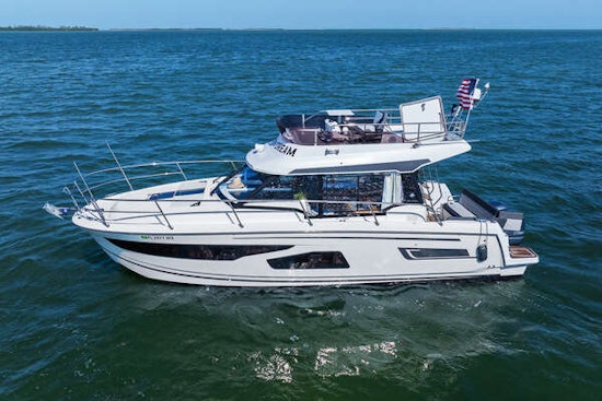 Jeanneau NC 1095 Fly Yacht For Sale