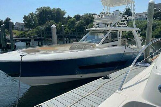 Boston Whaler Outrage Yacht For Sale