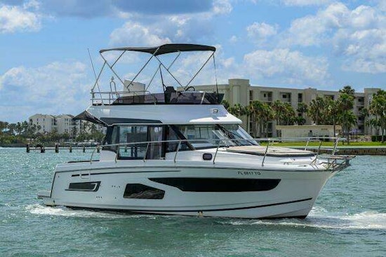 Jeanneau NC Weekender 1095 Fly Yacht For Sale