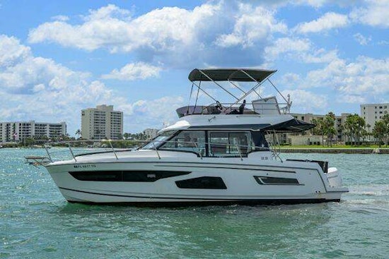 Jeanneau NC Weekender 1095 Fly Yacht For Sale