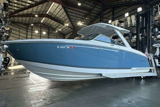 Cobalt R33 Yacht For Sale