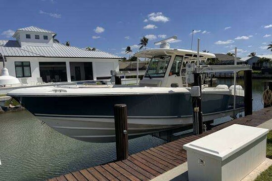 Boston Whaler 330 Outrage Yacht For Sale