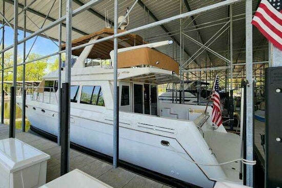 Navigator 5300 Yacht For Sale