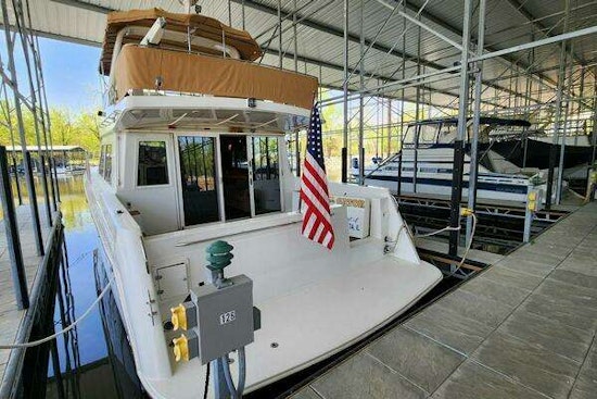Navigator 5300 Yacht For Sale