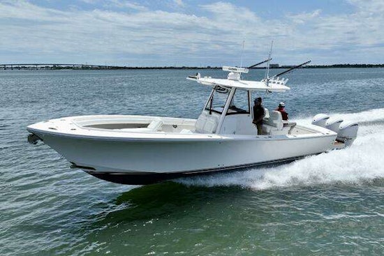 Regulator Center Console Yacht For Sale