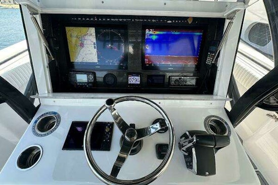 SeaHunter 39 Center Console Yacht For Sale