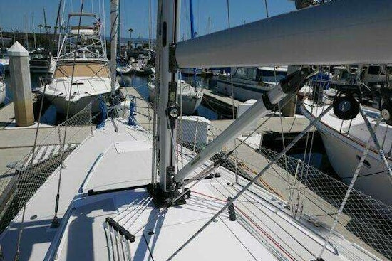 Catalina 425 Yacht For Sale