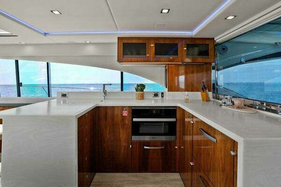 Riviera 5400 Sport Yacht Yacht For Sale