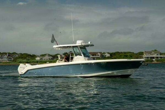 Boston Whaler 330 Outrage Yacht For Sale