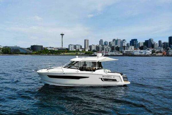 Jeanneau NC Weekender 895 Yacht For Sale