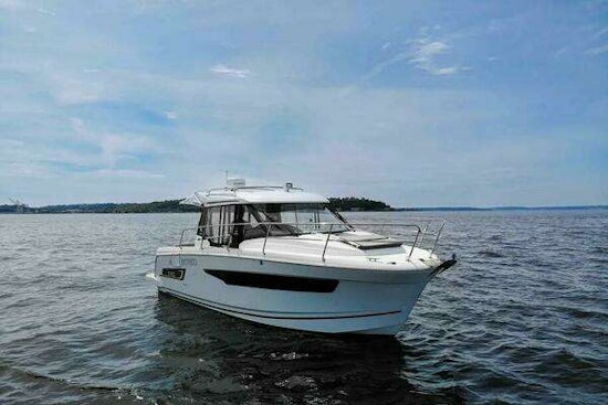 Jeanneau NC Weekender 895 Yacht For Sale