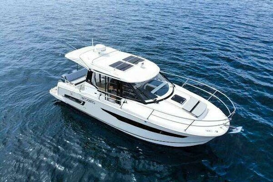 Jeanneau NC Weekender 895 Yacht For Sale