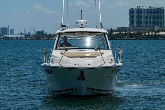 Pursuit 325 OS Yacht For Sale