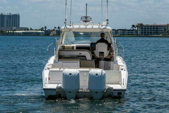 Pursuit 325 OS Yacht For Sale