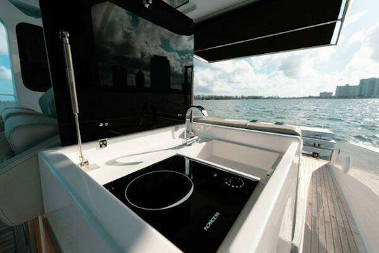 Tesoro T40 Yacht For Sale
