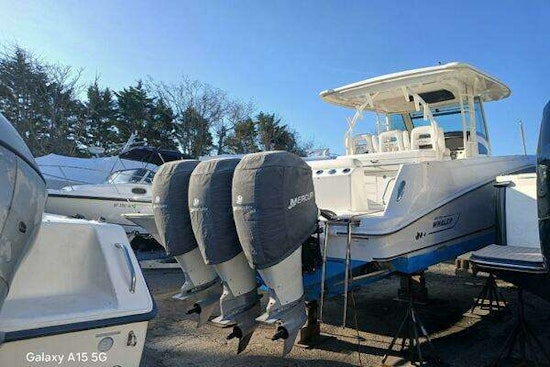 Boston Whaler 370 Outrage Yacht For Sale