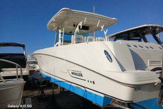 Boston Whaler 370 Outrage Yacht For Sale
