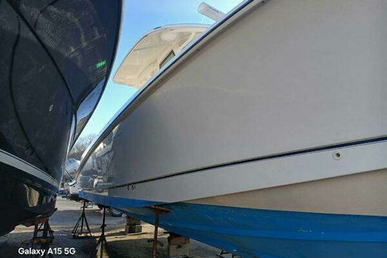 Boston Whaler 370 Outrage Yacht For Sale