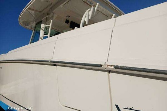 Boston Whaler 370 Outrage Yacht For Sale