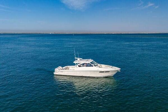 Pursuit 365DC Yacht For Sale
