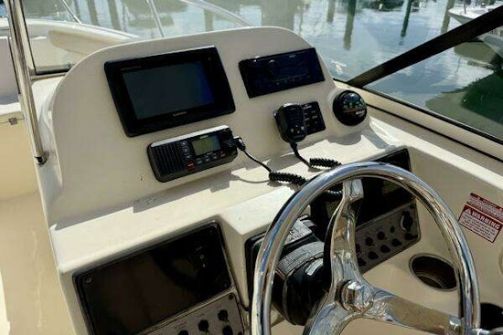 Chris-Craft Catalina 34 Yacht For Sale