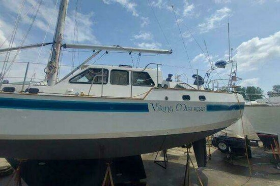 Roberts Custom Pilothouse Yacht For Sale
