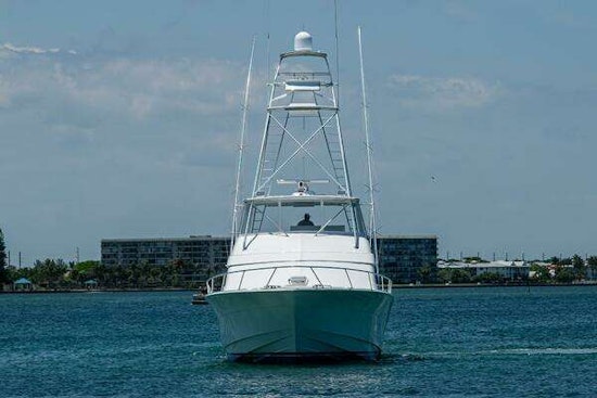 Hatteras 68 Convertible Yacht For Sale