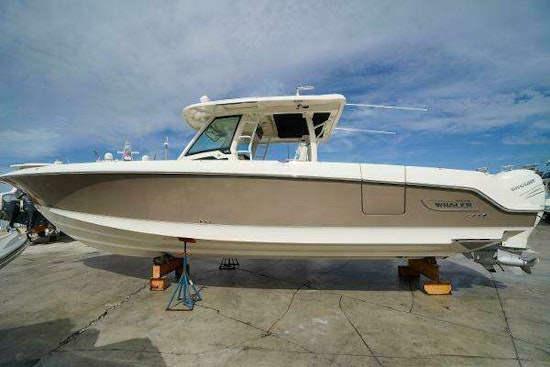 Boston Whaler 380 Outrage Yacht For Sale