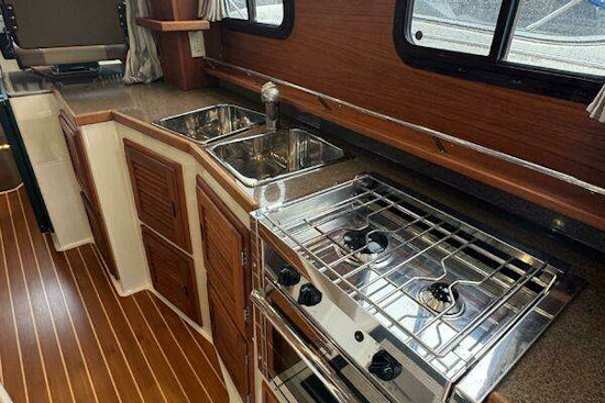 Ranger Tugs R-31CB Yacht For Sale