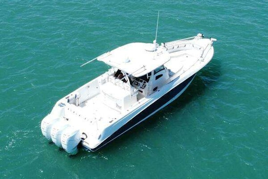 Boston Whaler 370 Outrage Yacht For Sale