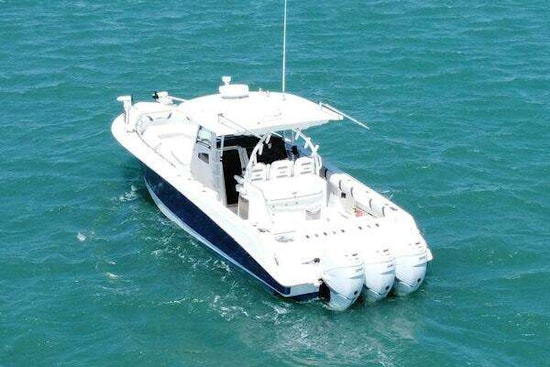 Boston Whaler 370 Outrage Yacht For Sale