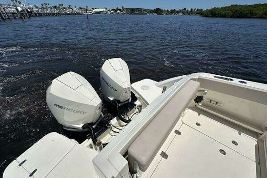 Boston Whaler 320 Vantage Yacht For Sale