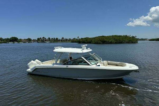 Boston Whaler 320 Vantage Yacht For Sale