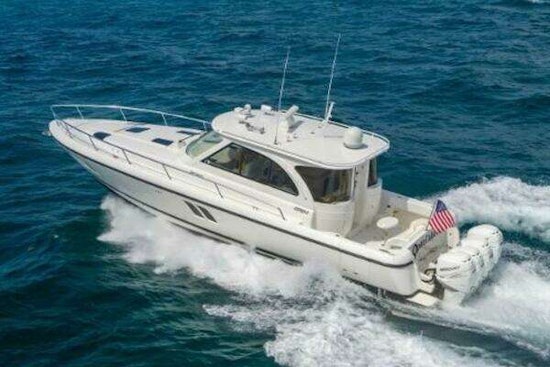 Intrepid 475 Sport yacht wheel house Yacht For Sale