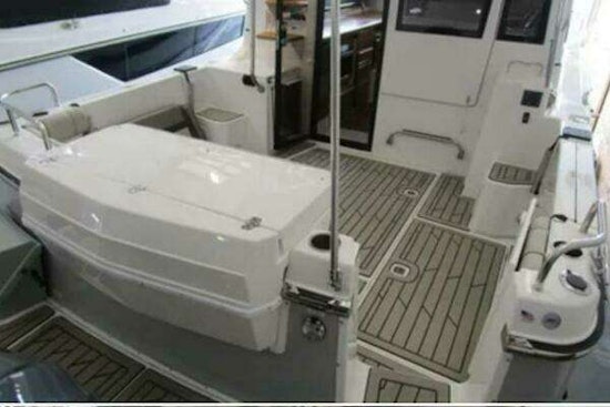 Cutwater C-32 C Yacht For Sale