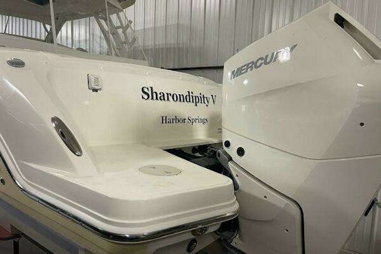 Boston Whaler 320 Vantage Yacht For Sale